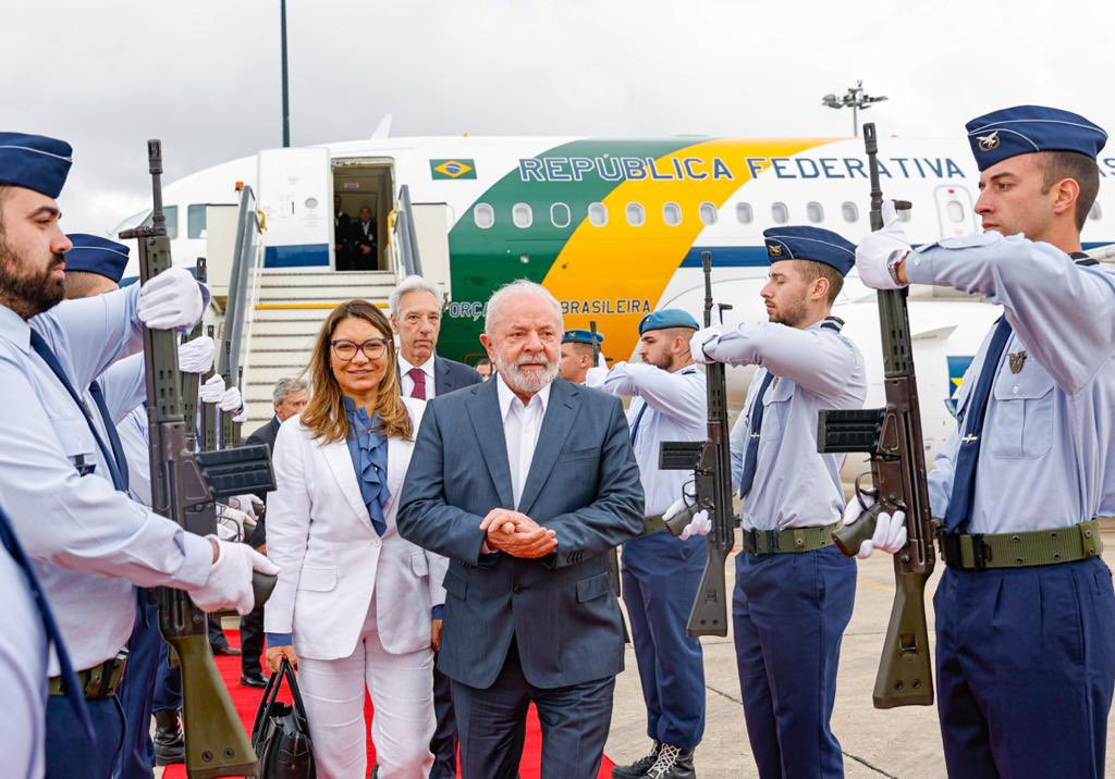 Presidente Lula desembarca em Portugual