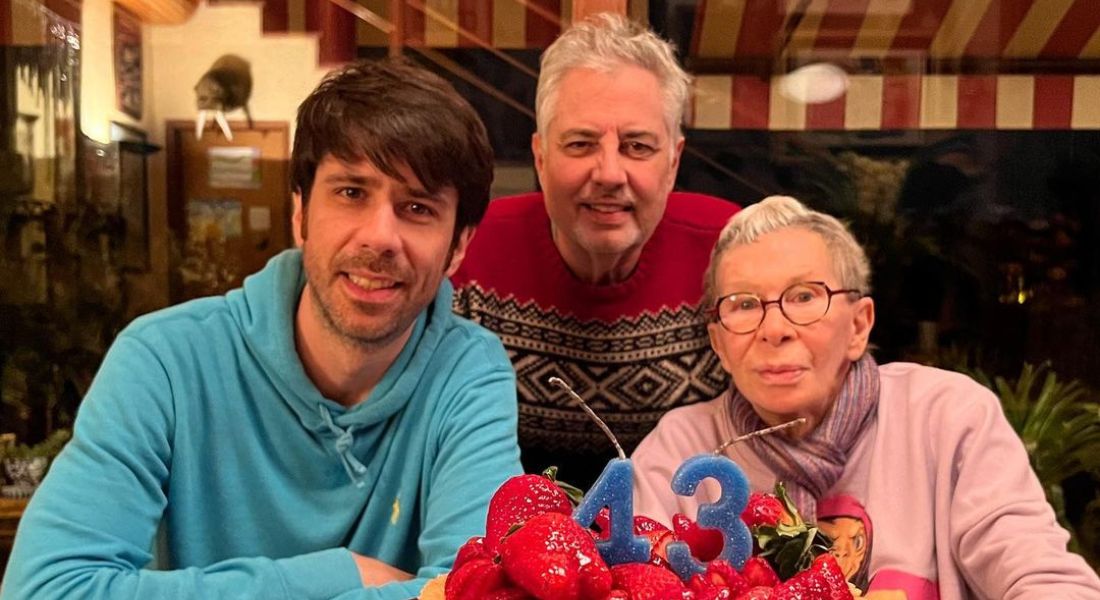 João Lee ao lado dos pais, Roberto de Carvalho e Rita Lee