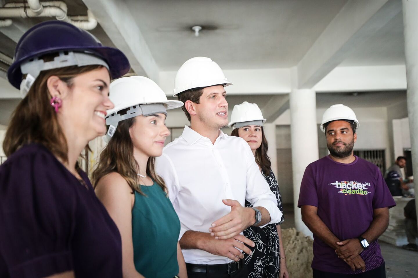 Equipe da Prefeitura do Recife e da Datamétrica no local do novo empreendimento