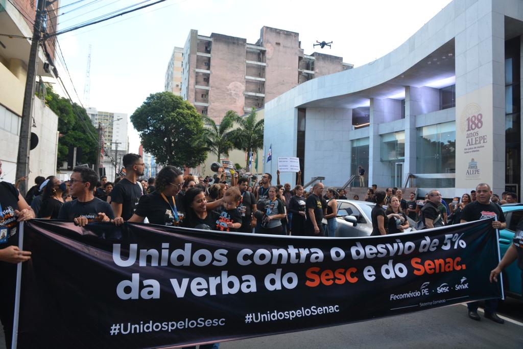 Protesto contra o corte de recursos do Sesc/Senac