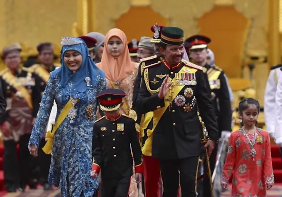 Hassanal Bolkiah é sultão de Brunei há 55 anos, sendo o monarca há mais tempo no governo no mundo