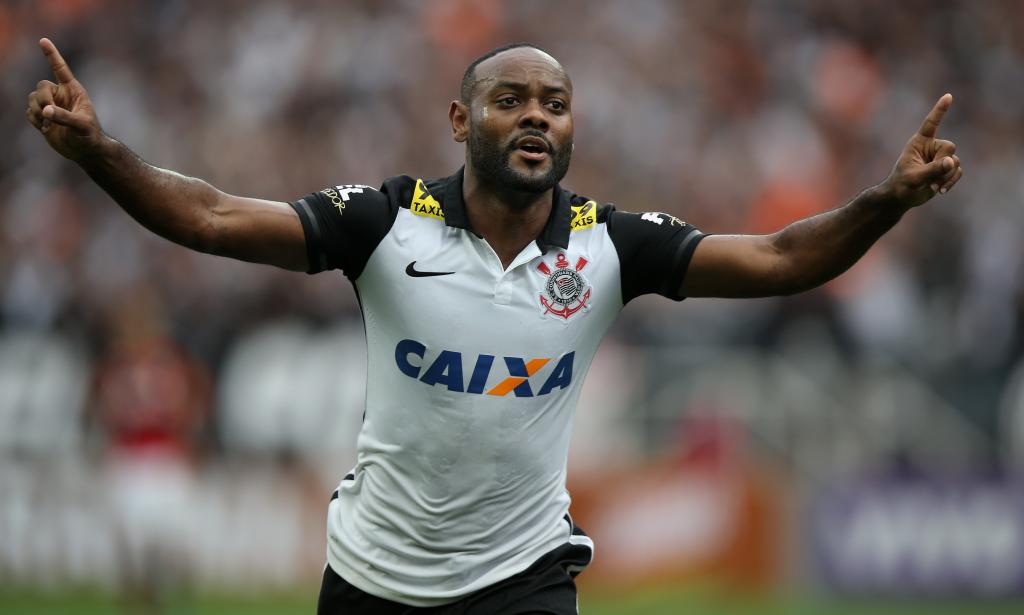 Vagner Love durante passagem vitoriosa pelo Corinthians