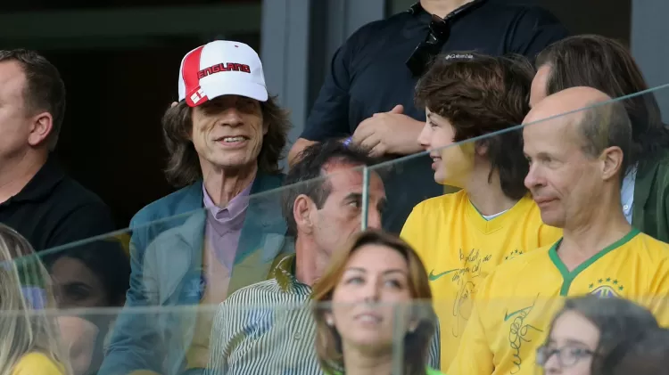 Mick Jagger e o filho Lucas, em jogo do Brasil, na Copa do Mundo de 2014