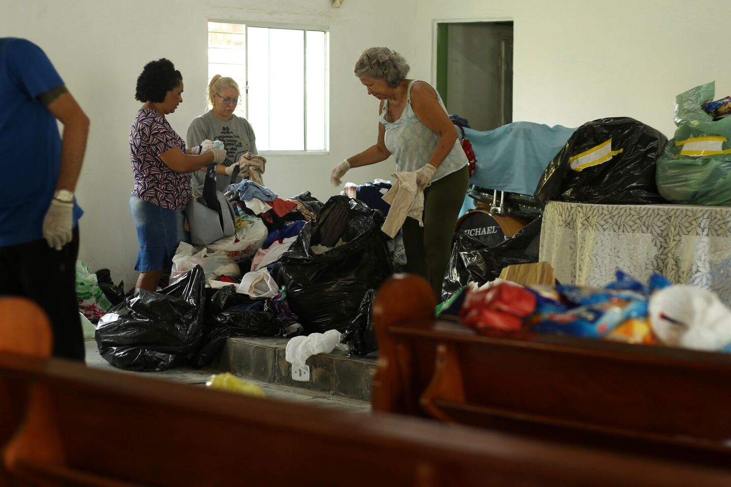 Doações às vítimas e familiares do desabamento do prédio no Janga