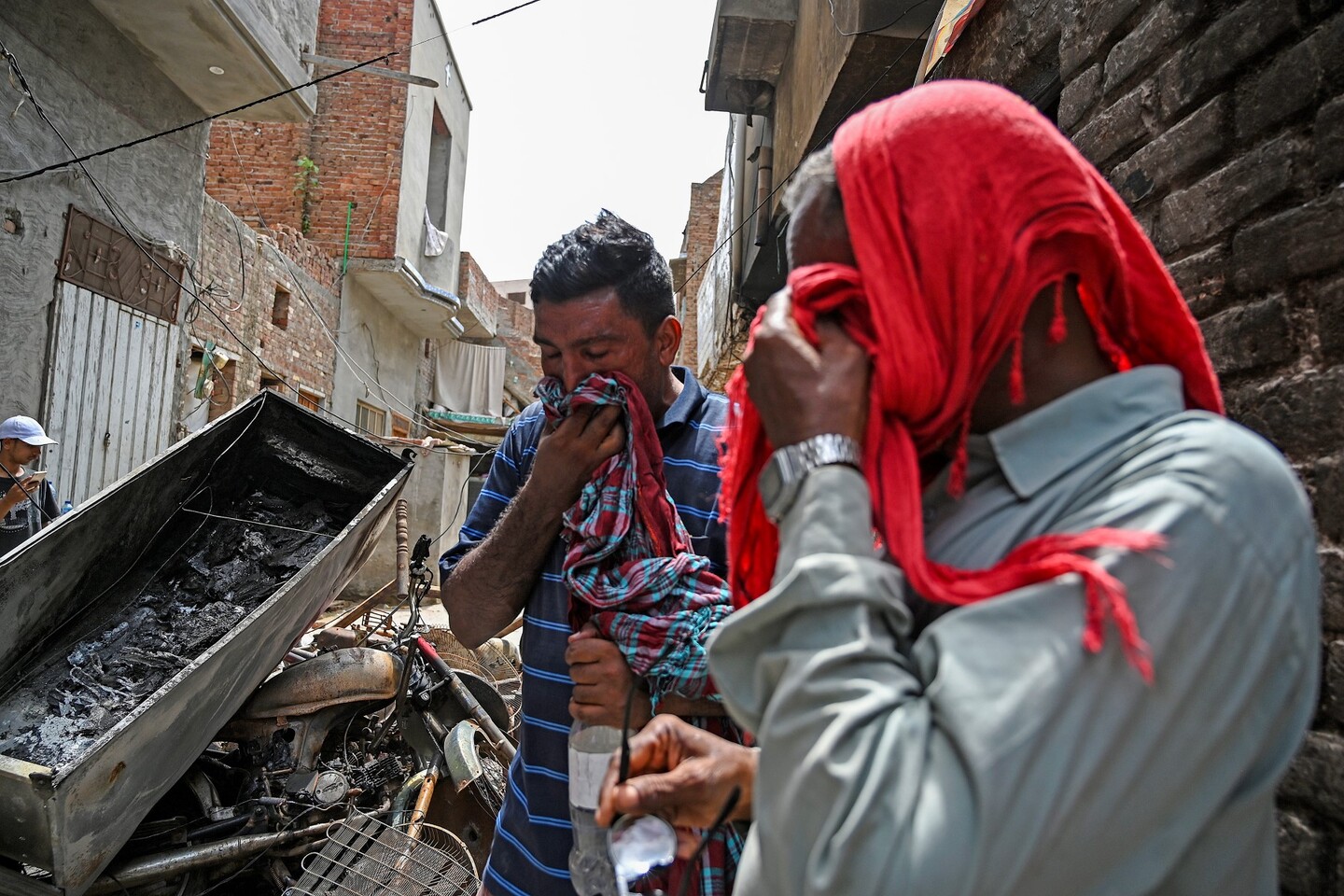 Pastor tem casa incendiada em um bairro cristão