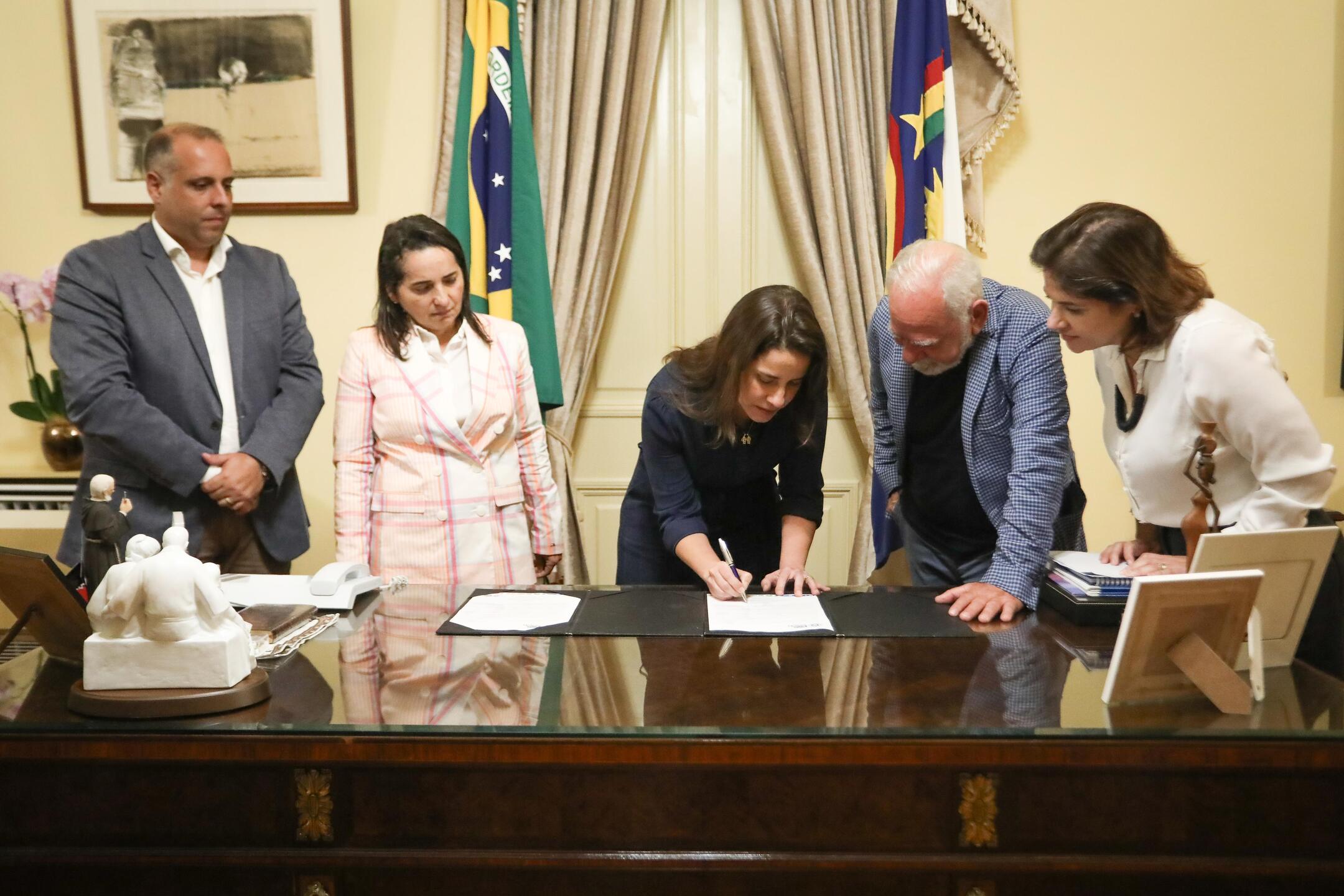 Governadora de Pernambuco, Raquel Lyra assina carta de intenção para realizar a Campus Party em Pernambuco