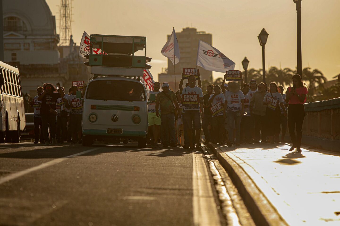 Manifestação passou pelas principais avenidas da capital pernambucana 