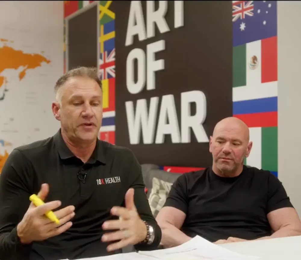 Gary Brecka (esq.) e Dana White conversam sobre processo de emagrecimento