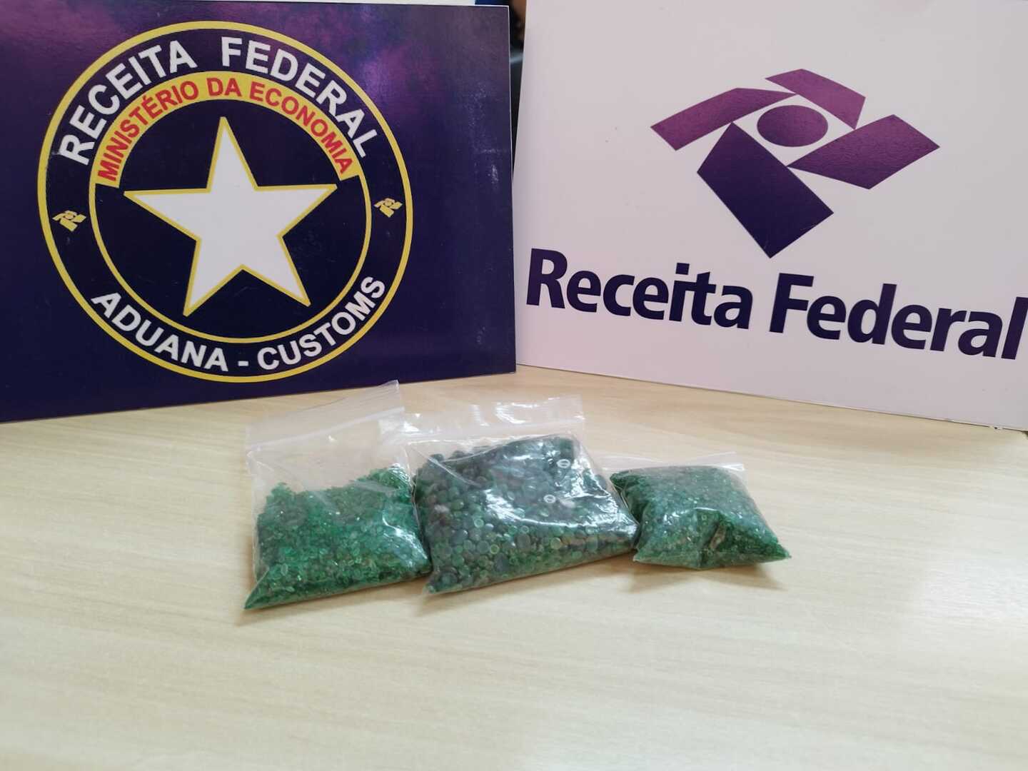 Esmeraldas apreendidas pela Receita Federal no Recife