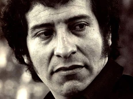 Víctor Jara era um dos artistas chilenos que cantava contra a ditadura de Pinochet