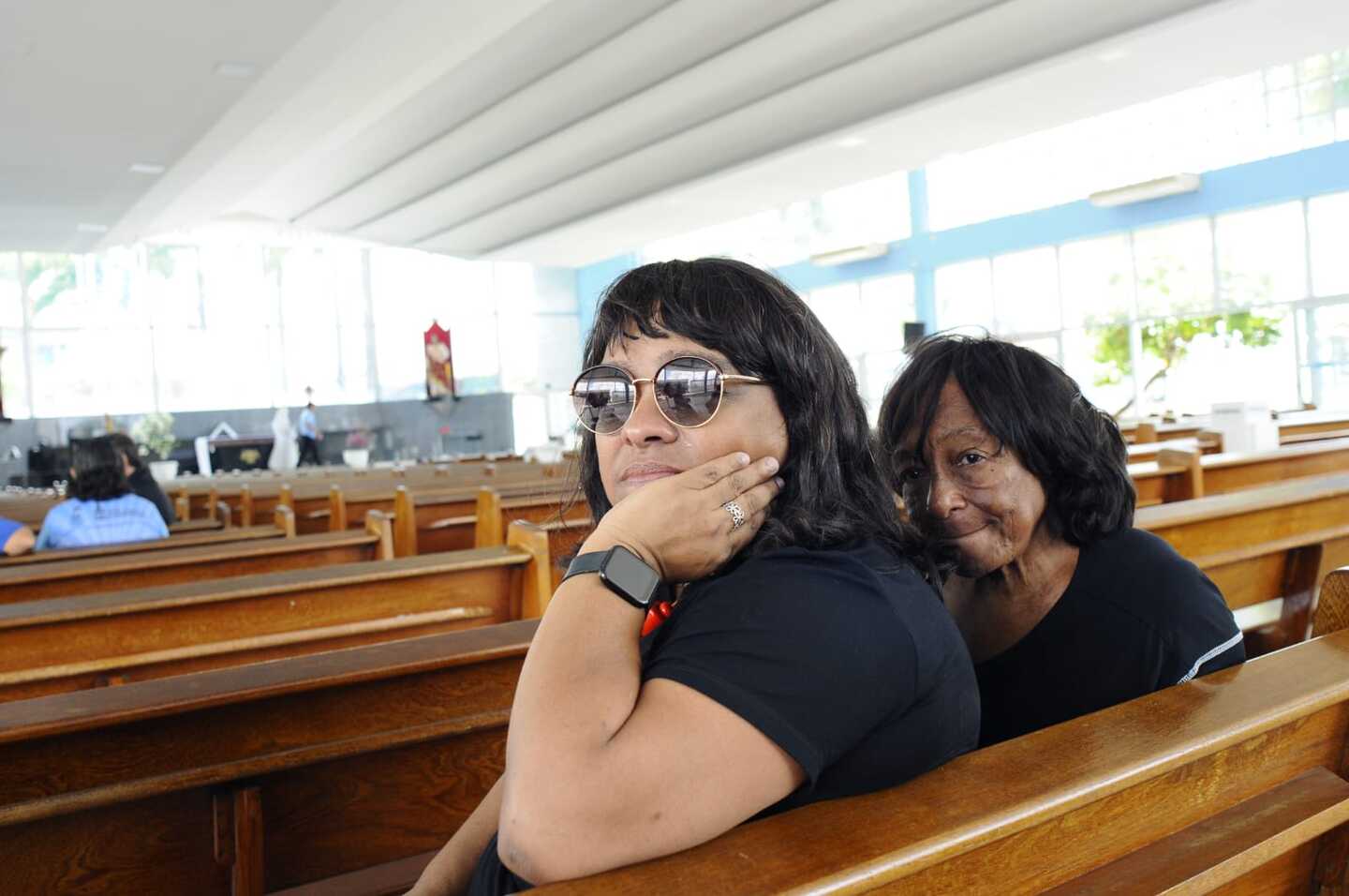  Na foto, Vivian de Oliveira (esquerda) e Marta Ferreira, amigas da falecida e voluntárias da Festa do Morro