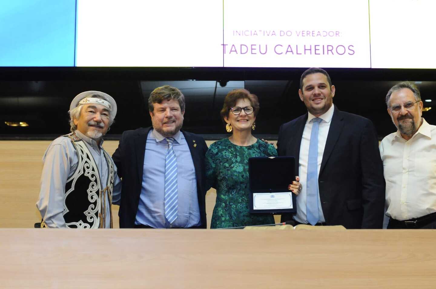 Helena Leite, ao centro, mora em Madri e esteve no Recife para a homenagem ao pai