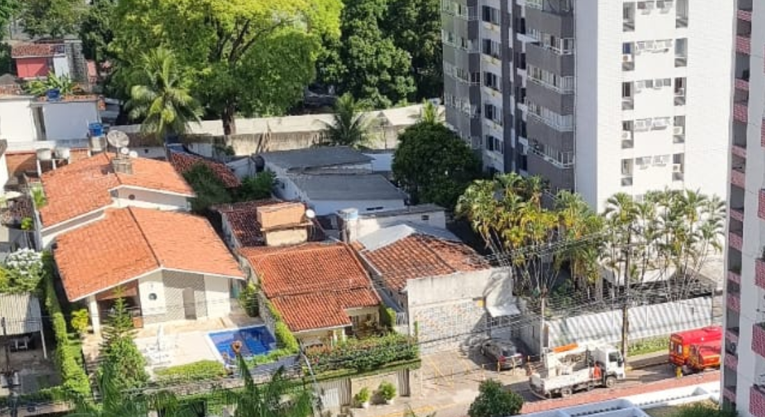 Corpo de Bombeiros diante do Edifício Cláudia