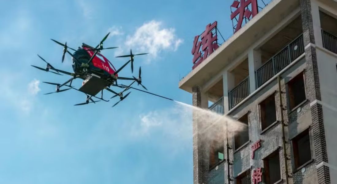 Veículo operando com os bombeiros