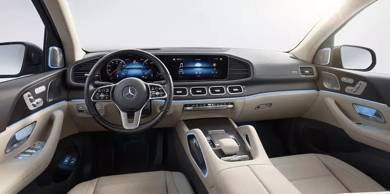 Interior do novo Mercedes GLS 450 traz a última geração da multimídia MBUX. 