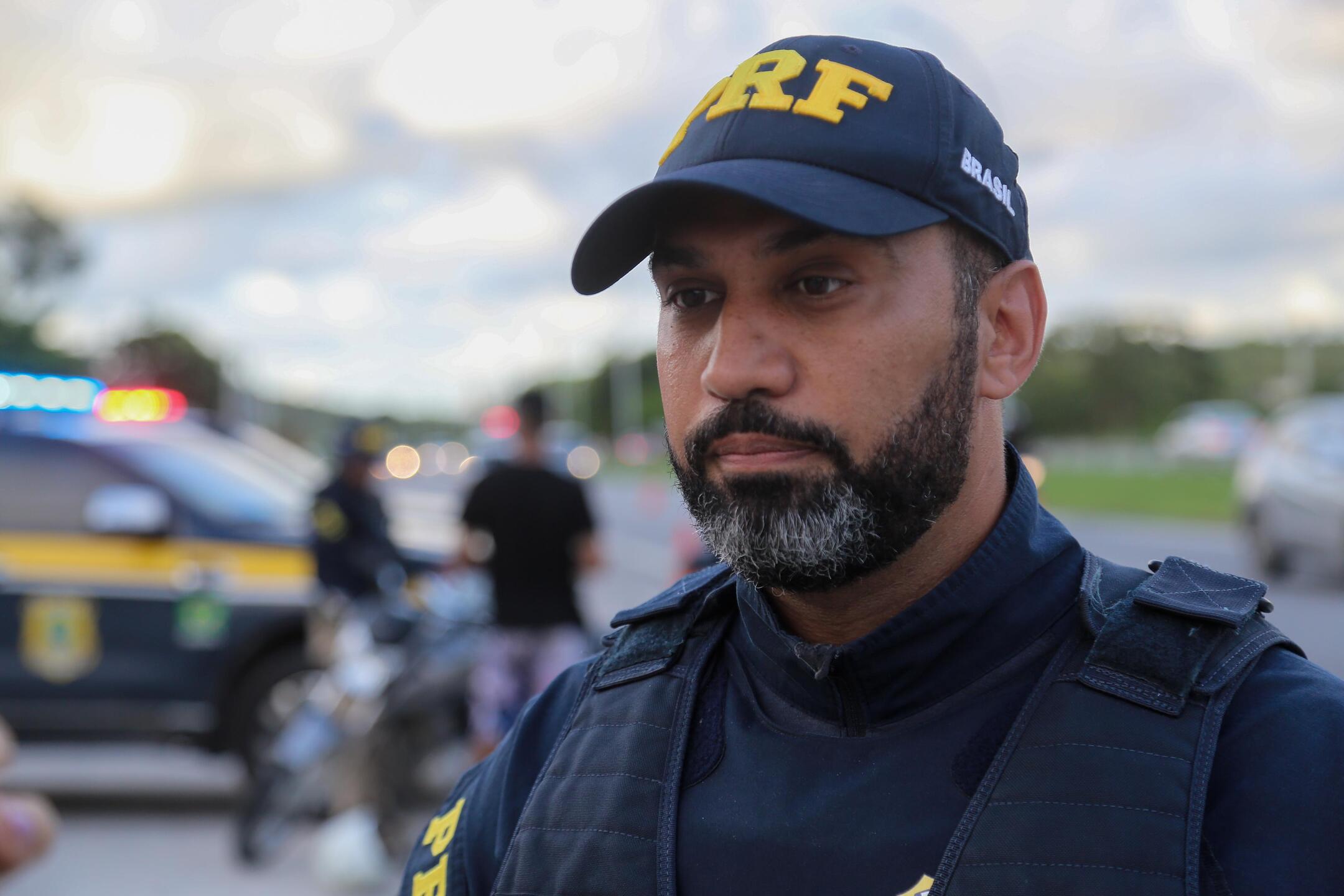 O policial rodoviário federal João Paulo Lustosa apresentou o balanço inicial da operação 