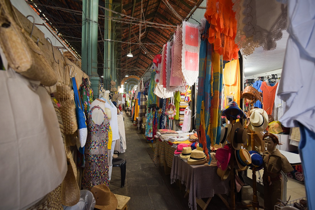 Comerciantes de artesanato do Mercado de São José passam a trabalhar em local provisório