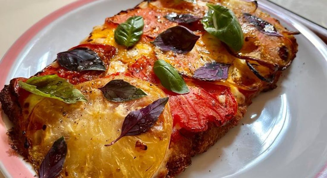 Milanesa napoletana é clássico bem acompanhado por papas fritas