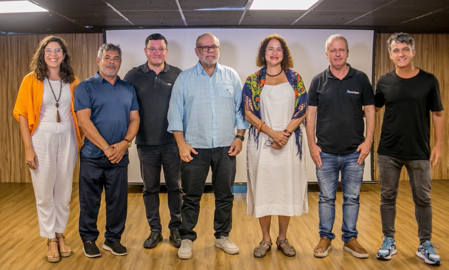 Cerimônia de formação contou com a presença da ministra Luciana Santos e do presidente do Softex PE, Yves Nogueira