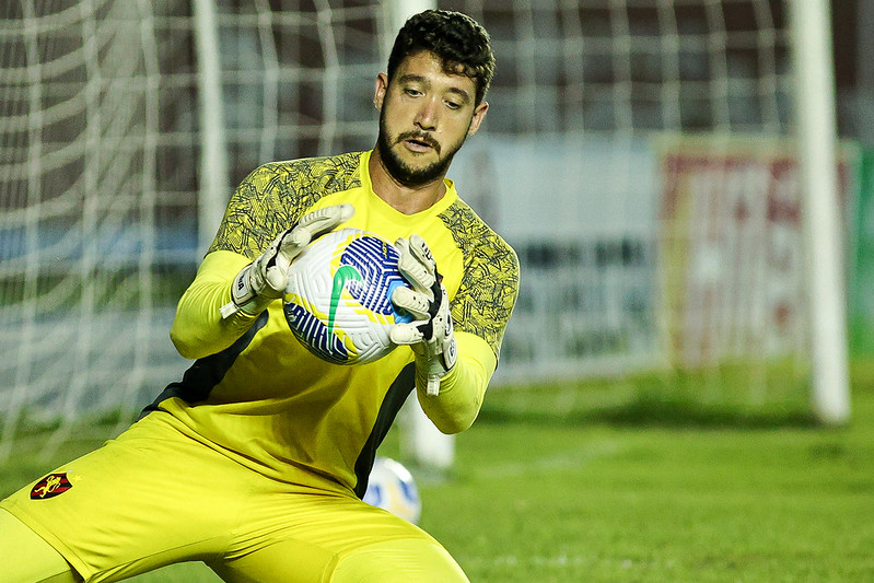 Caíque França, goleiro do Sport