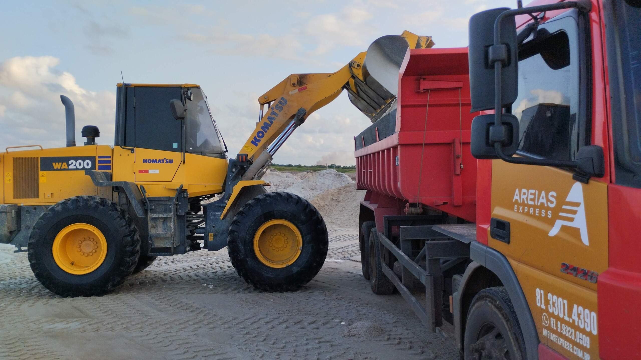 A empresa também realiza o transporte do resíduo da construção civil, com aval da Emlurb