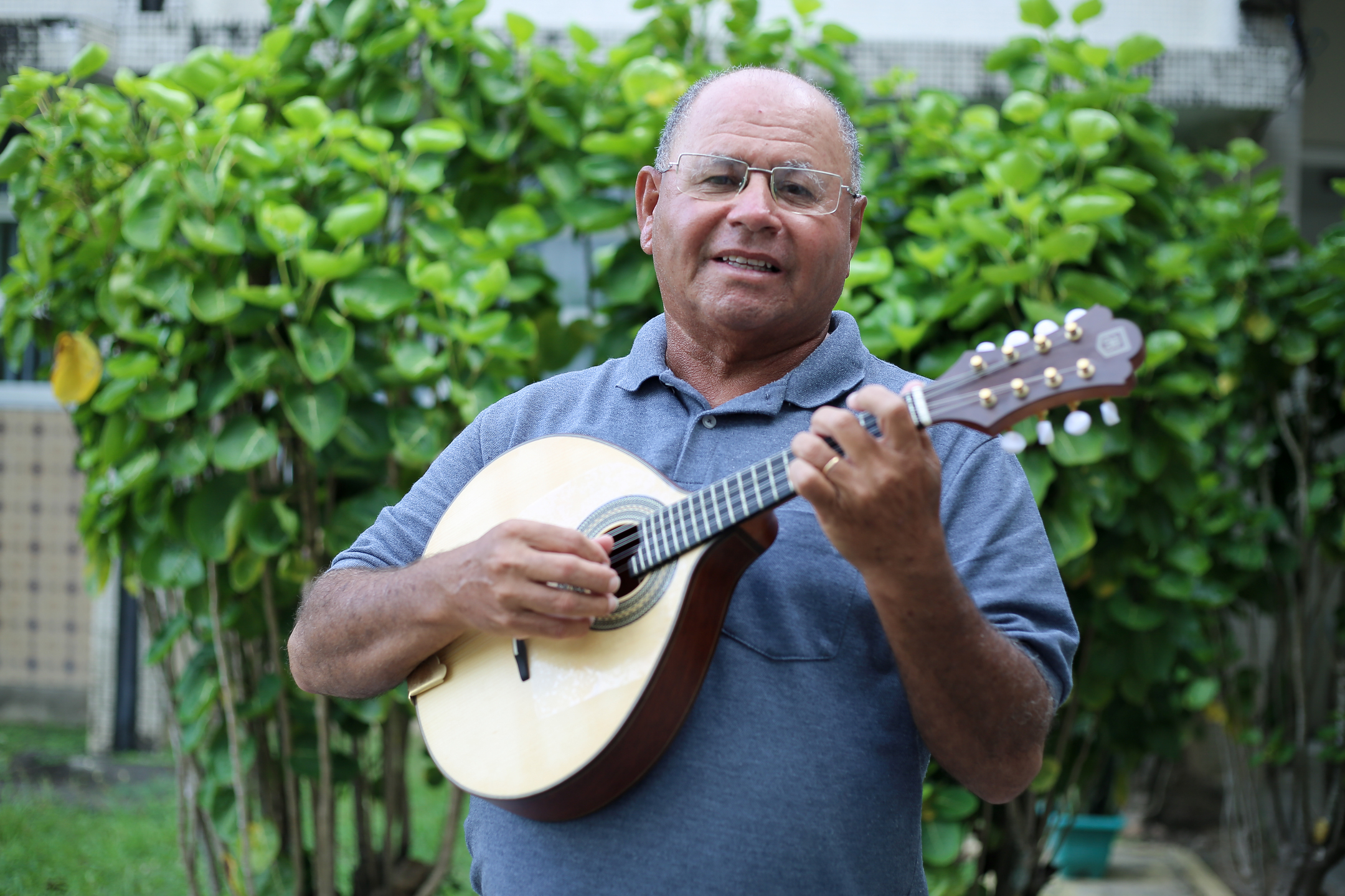 Marco César tem 50 anos de música e é dos baluartes do chorinho em Pernambuco