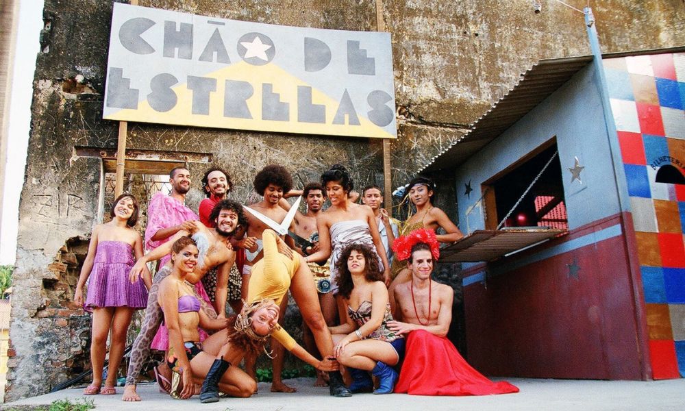 ''Tatuagem'' acompanha o líder da trupe teatral Chão de Estrelas, situada em uma comunidade localizada entre os municípios de Olinda e Recife