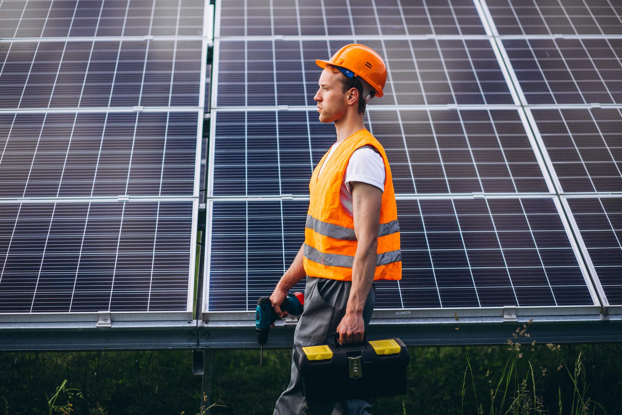 - Prédio com um sistema próprio de energia solar contribui com o meio ambiente e escapa dos reajustes aplicados pelas concessionárias