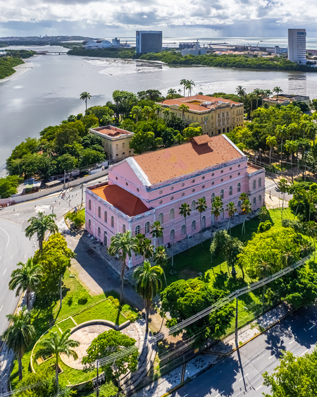 O teatro, o palácio... O Recife...