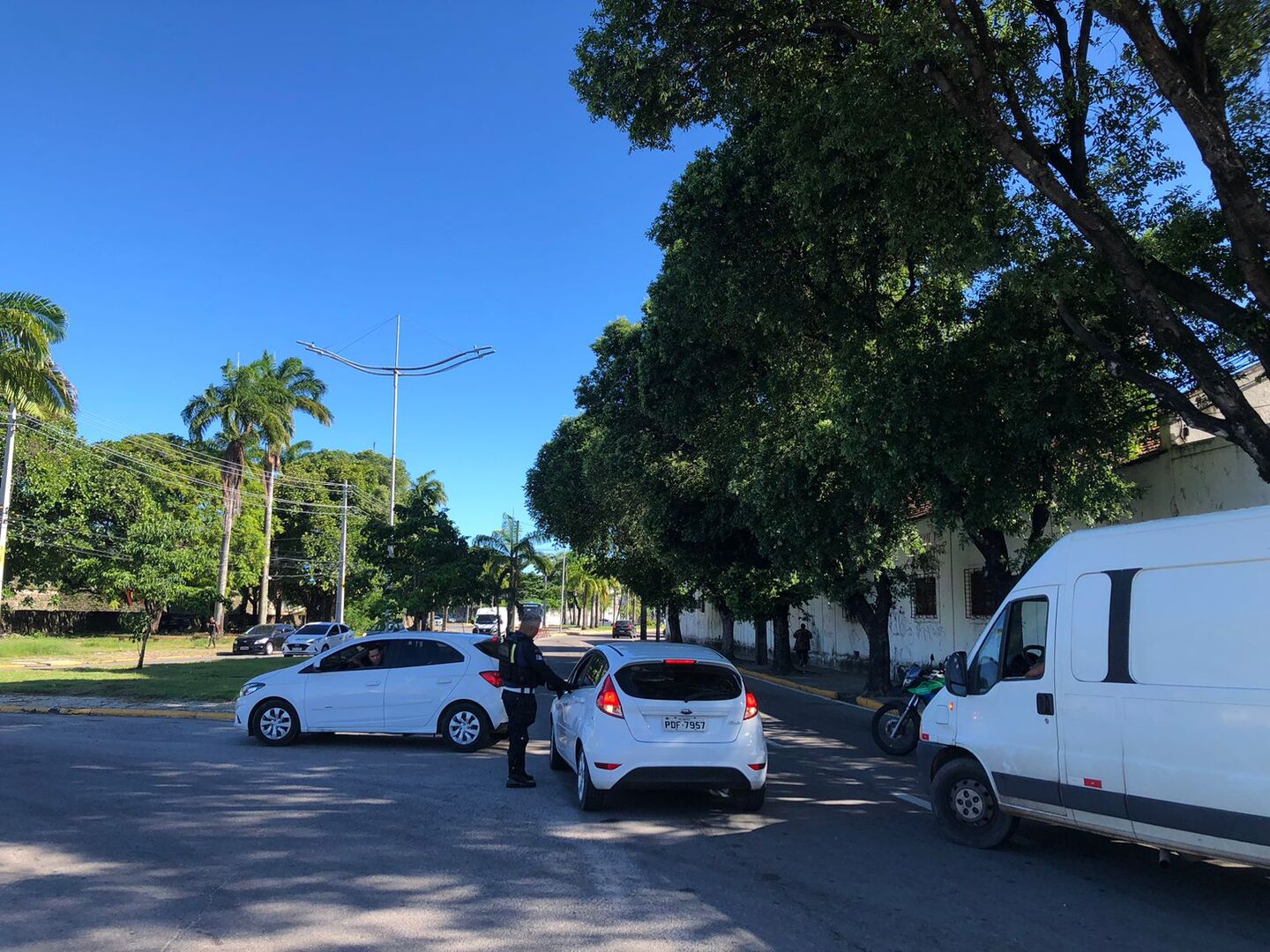 Manifestação ocorre em frente ao prédio sede da Prefeitura do Recife