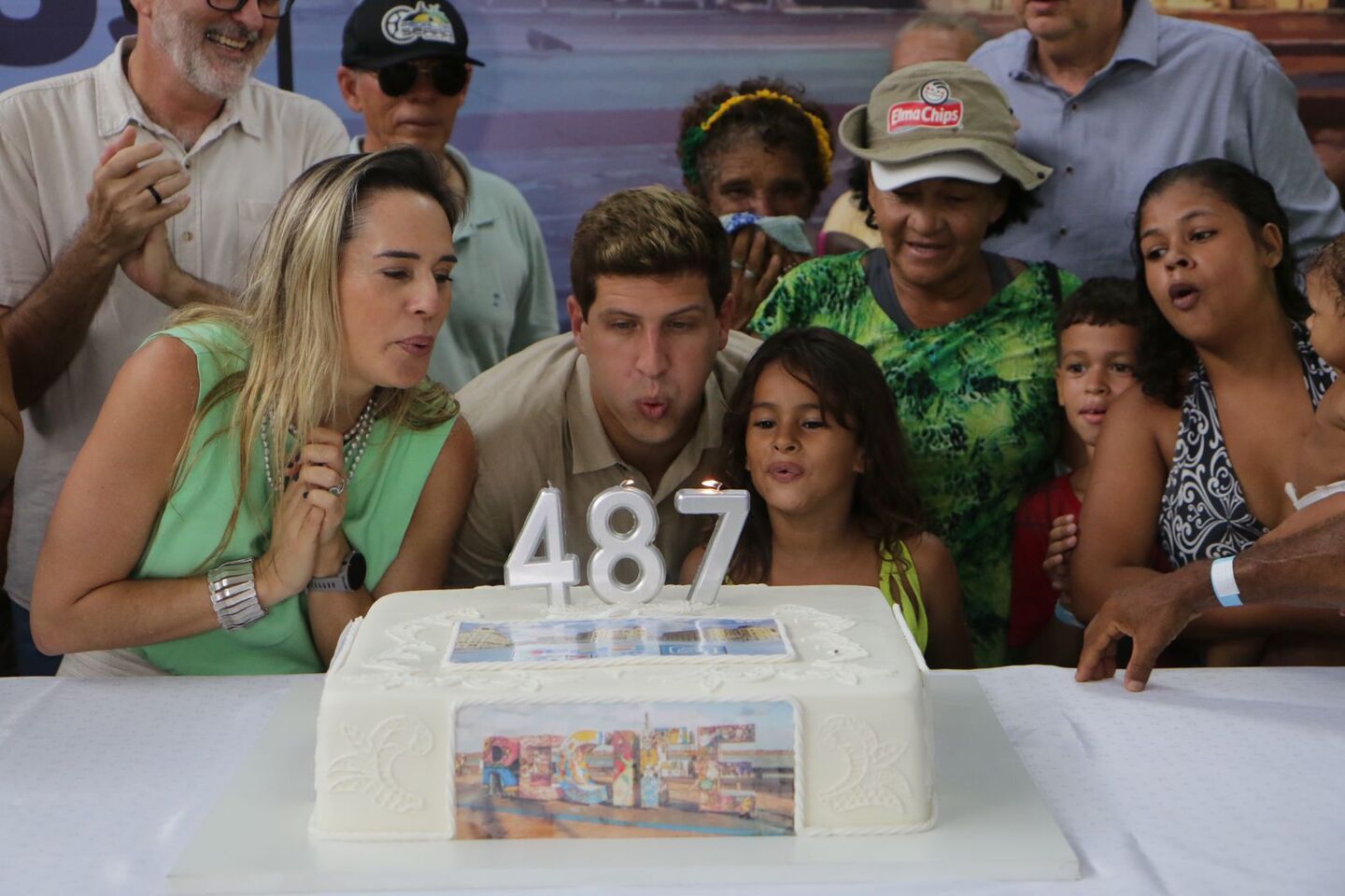 Com bolo, Recife recebe os parabéns pelos 487 anos