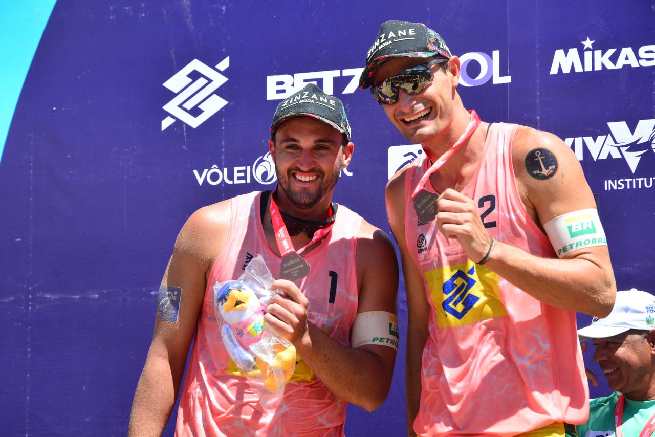 Dupla campeã da categoria masculina: George e André