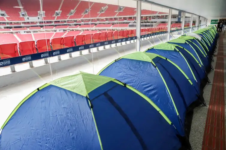 Barracas montadas no Estádio Mané Garrinha para a 6ª Campus Party