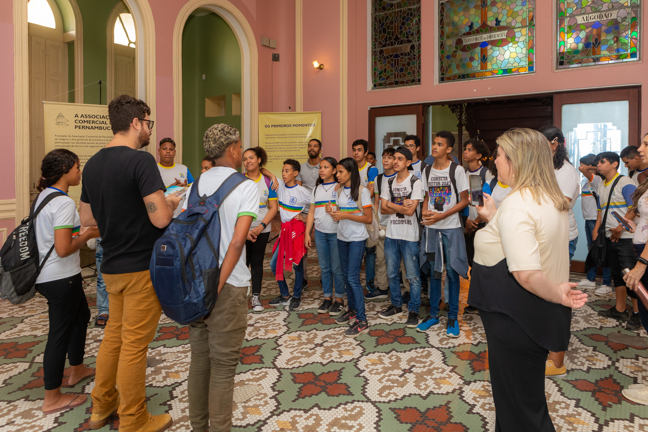 Ação promove visita guiada à sede da ACP para alunos e professores da rede pública do Recife