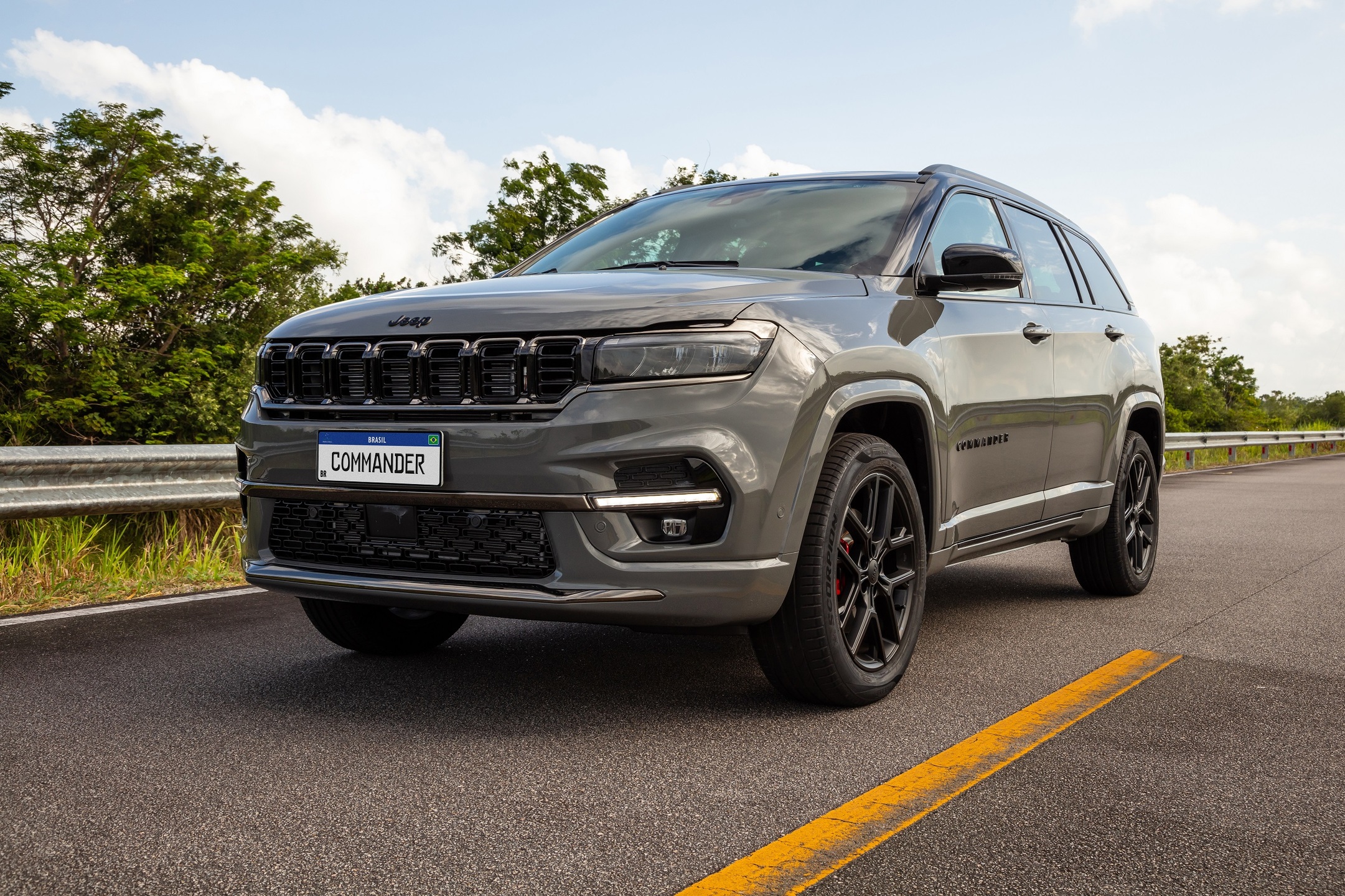 Jeep Compass 2025 conta com seis versões