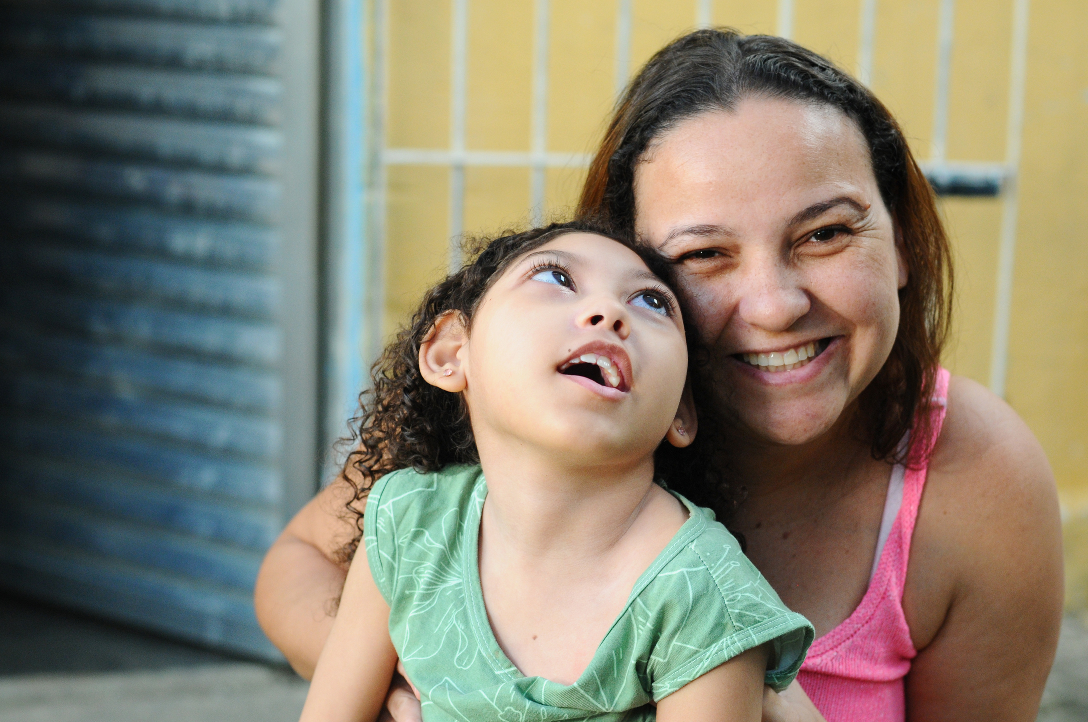 Gleyse luta por apoio e tratamento para a filha Maria Giovanna.