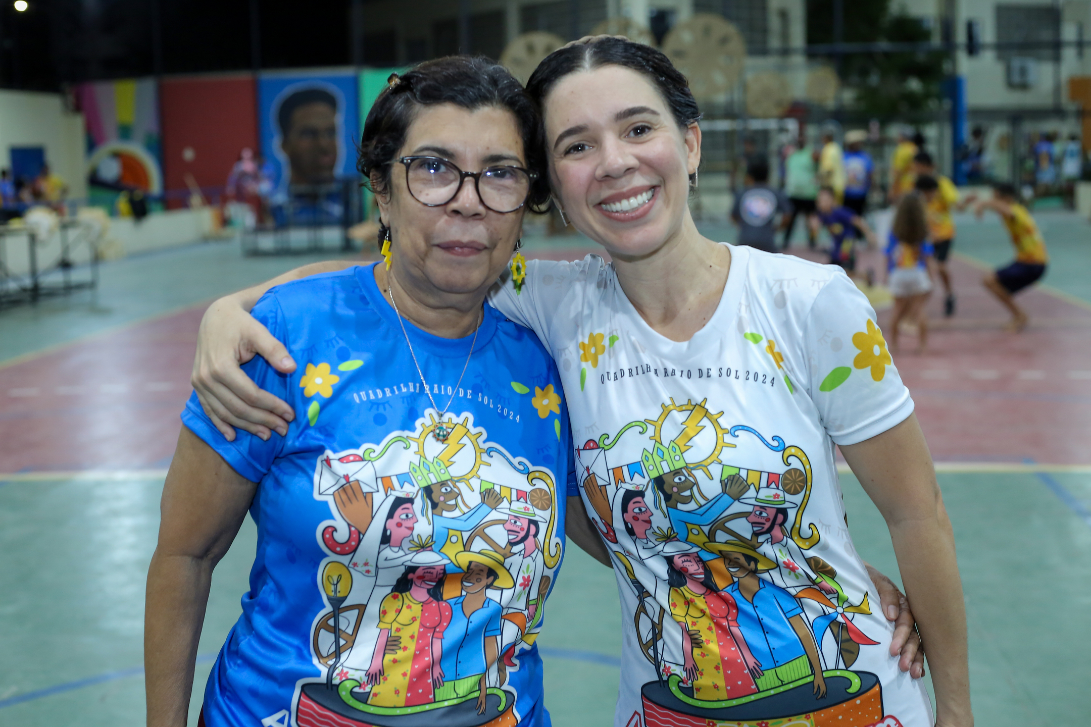 Alana Nascimento, fundadora da Raio de Sol, e a filha Leila, coreógrafa da quadrilha. 