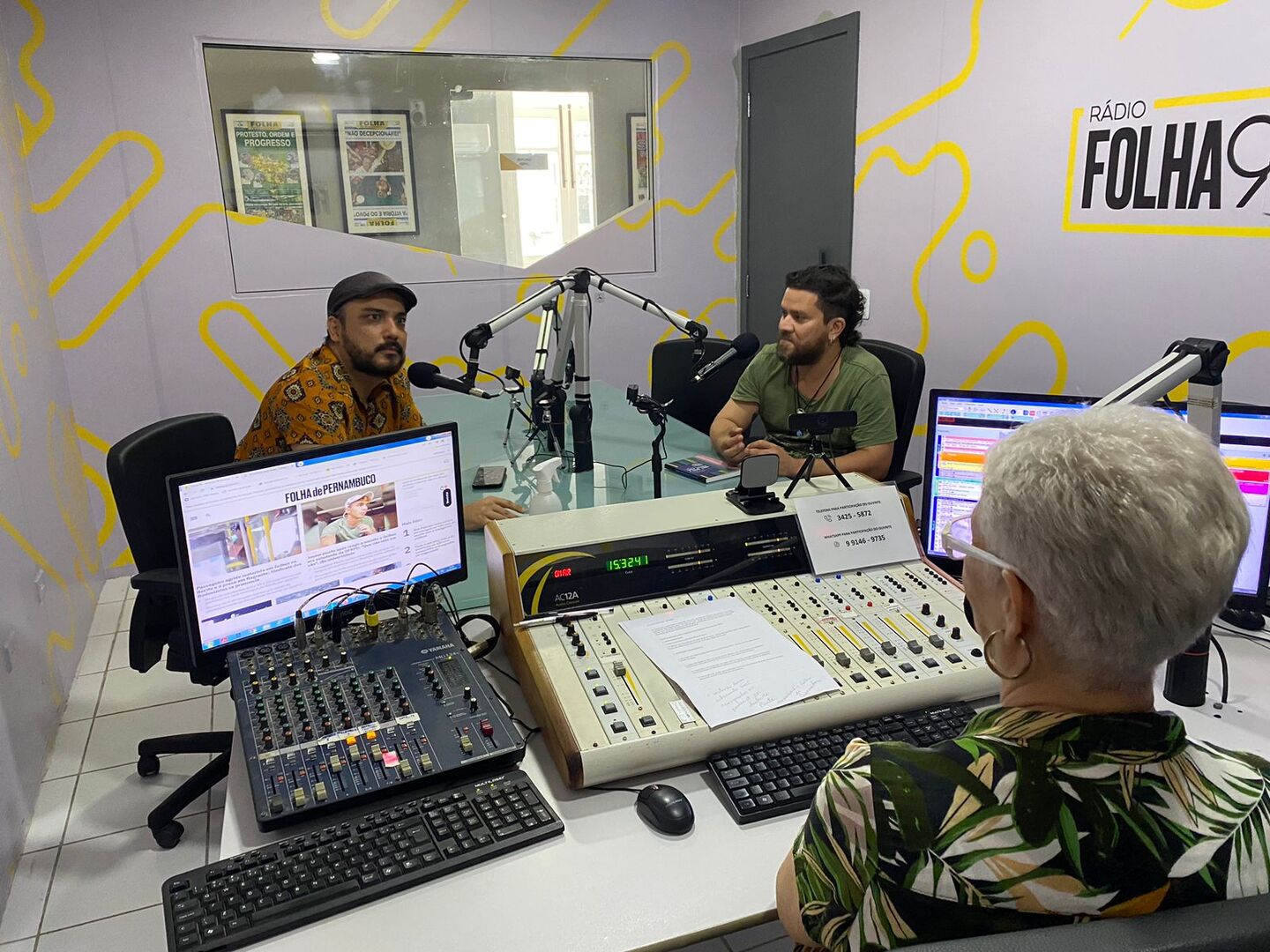 estúdio da Folha FM