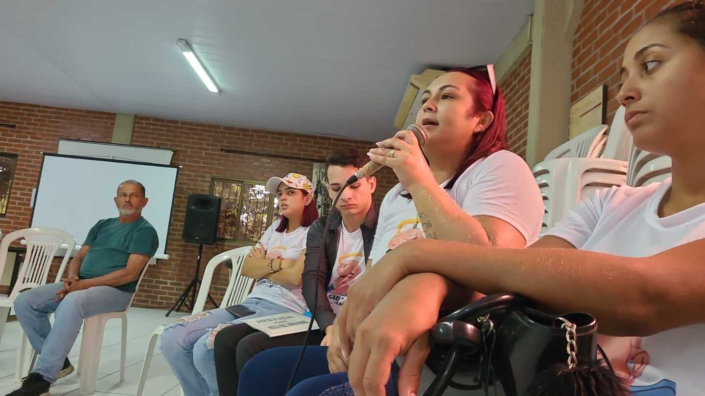 A mãe de Gean, Sinara Patrícia Léo, esteve presente durante o debate e a homenagem. A empreendedora falou sobre a importância do momento para a família. 