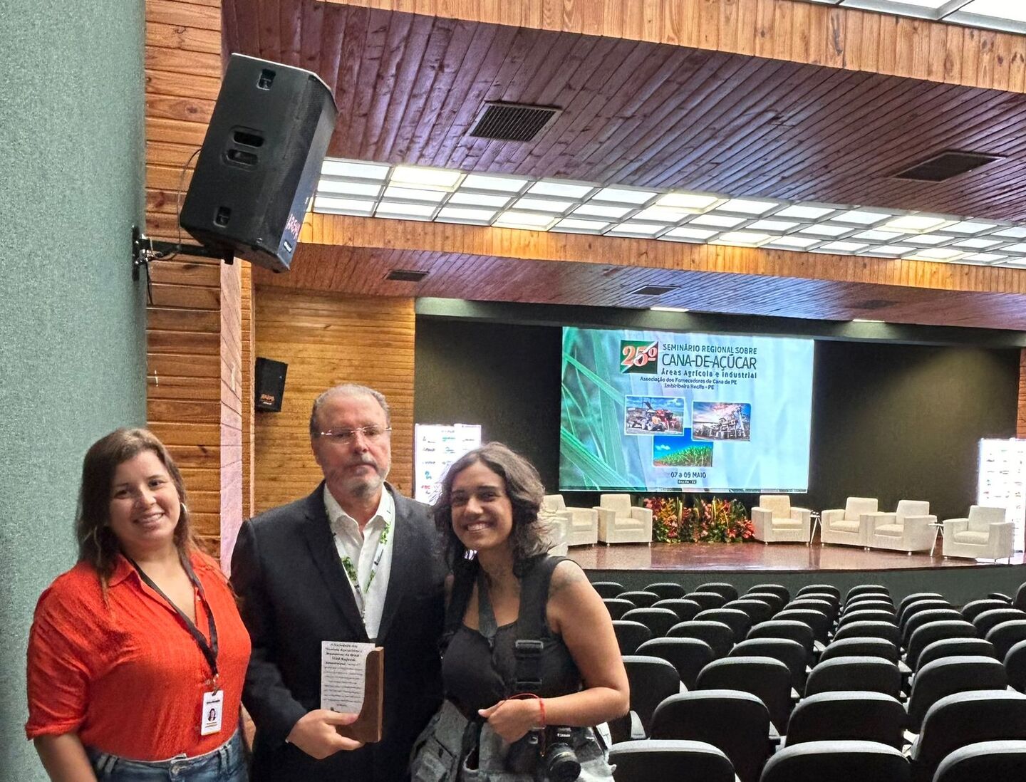  Folha de Pernambuco ganhou uma homenagem da Sociedade dos Técnicos Açucareiros e Alcooleiros do Brasil 