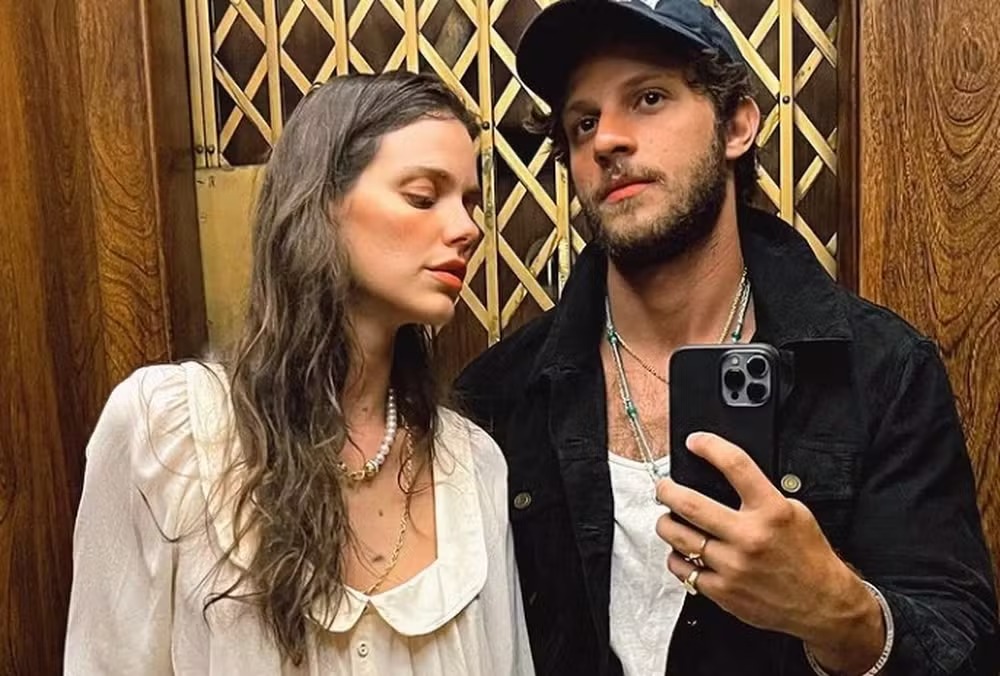 Laura Neiva e Chay Suede estão juntos desde 2014 