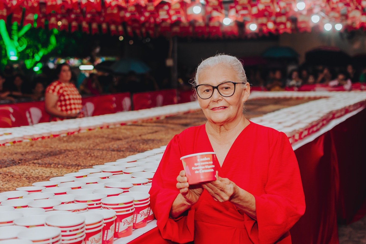 Pé de Moleque gigante: Maria Eugênia, de 78 anos, conhecida como Dona Maria do Bolo, idealizadora do evento