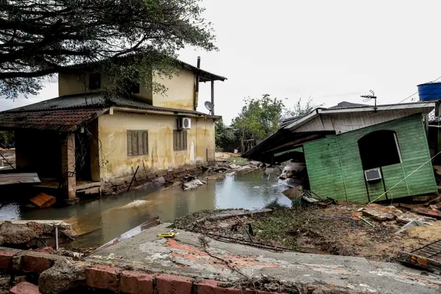 Casas destruídas na Ilha de Pintada após chuvas e novos alagamentos