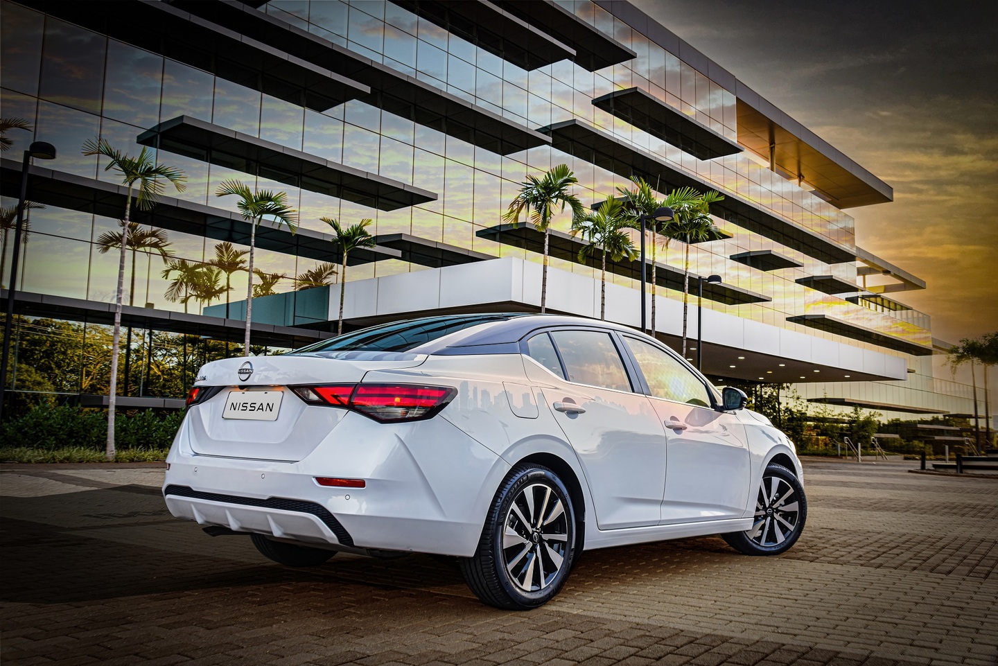 Nissan Sentra 2025 vem com motor 2.0 com à gasolina com 151 cv, 20 kgfm de torque.