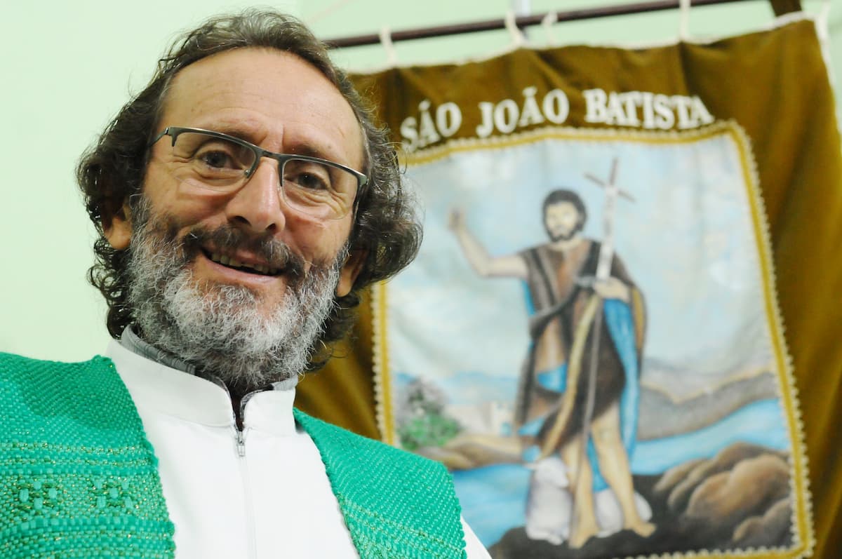 Padre Irismar Farias, pároco da Igreja de São João Batista, no Sancho.