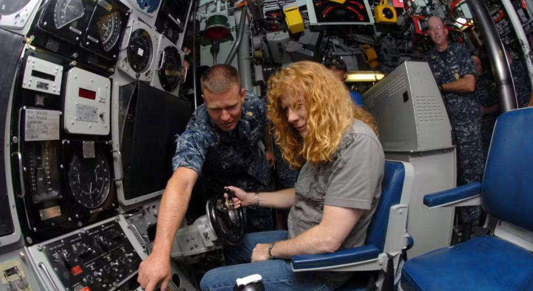 Submarino nuclear: ponte de comando do USS Helena