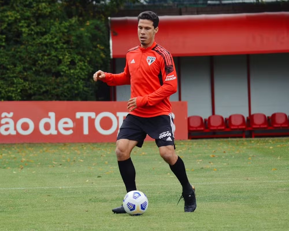 Hernanes se destacou no Campeonato Italiano, voltou para o São Paulo em 2017 e ajudou a livrar o time do rebaixamento 