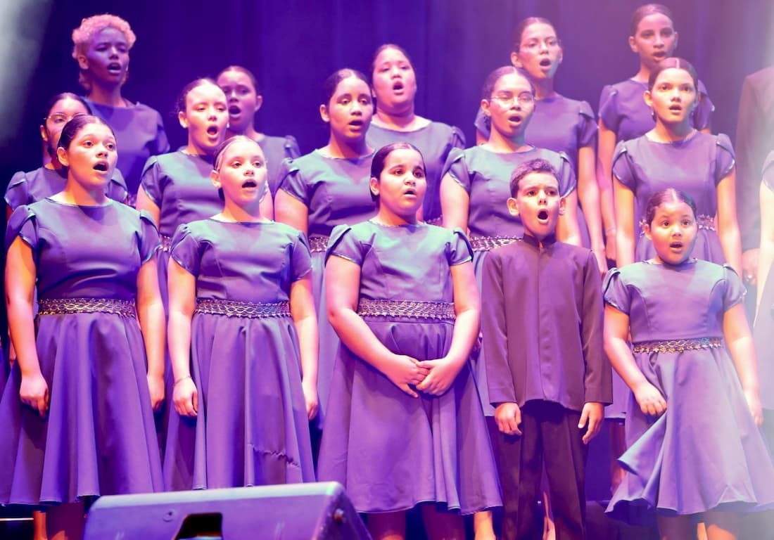 Coral do Movimento Pró-Criança se apresenta no Teatro do Parque