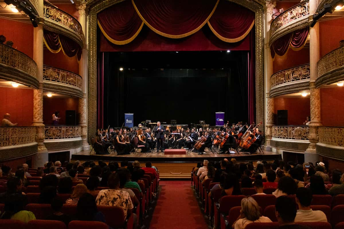 A Orquestra Sinfônica Jovem, principal conjunto musical do projeto Orquestra Criança Cidadã.