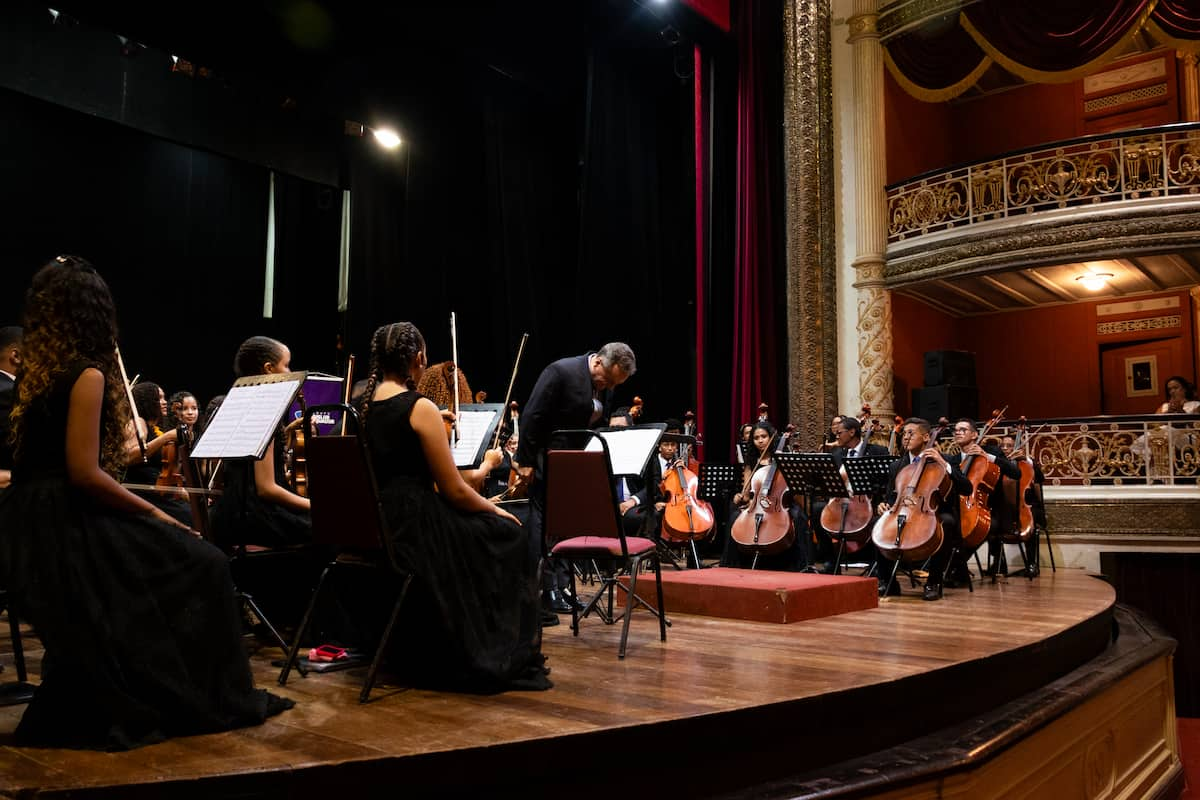 A Orquestra Sinfônica Jovem, principal conjunto musical do projeto Orquestra Criança Cidadã.